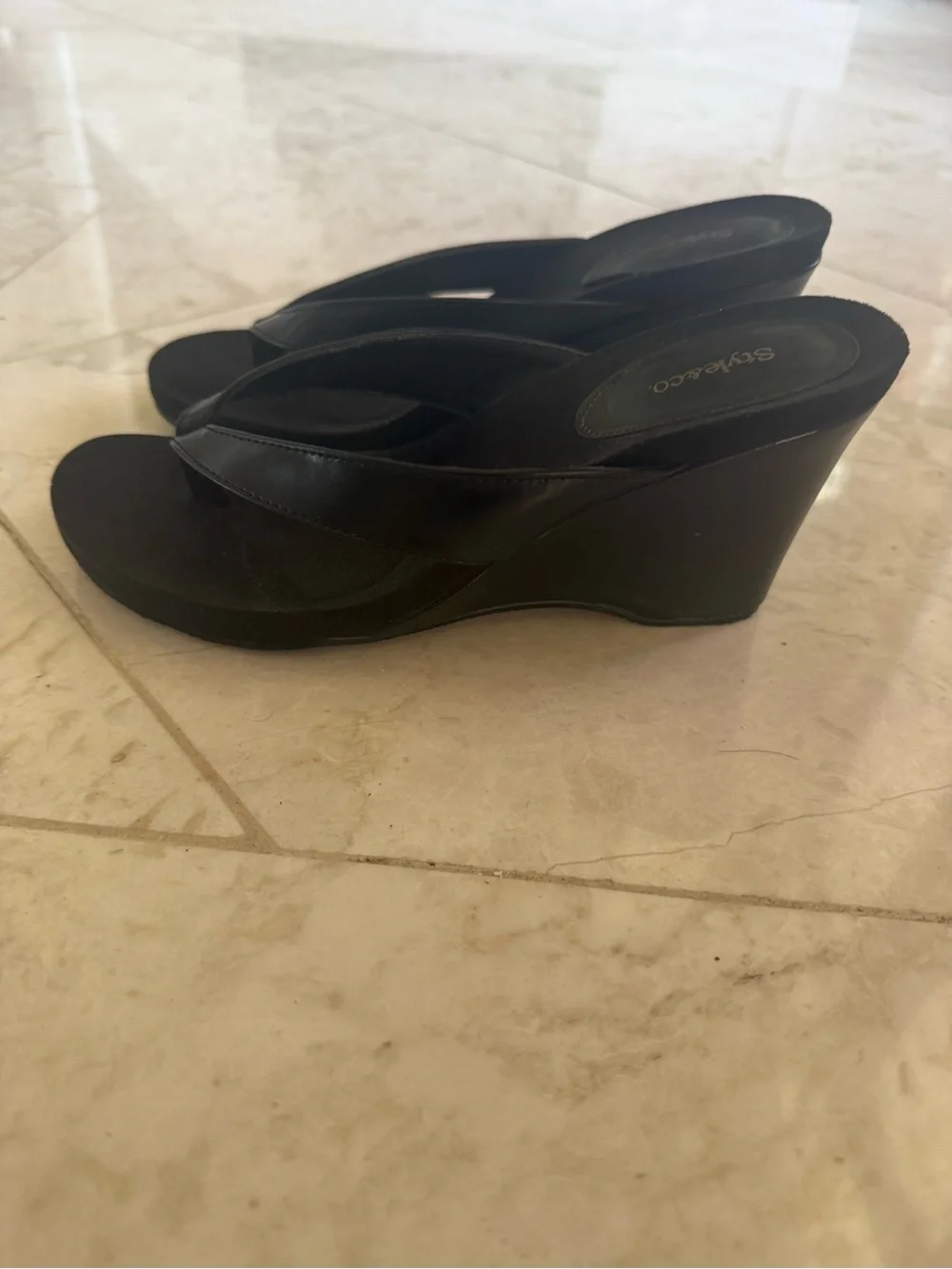 Style & Co. Black Women's Thong Sandals (Used) Size 6.5